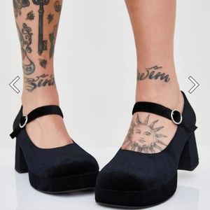 DOLLSKILL DELIA'S RECESS JUNKIE VELVET MARY JANES SIZE 10